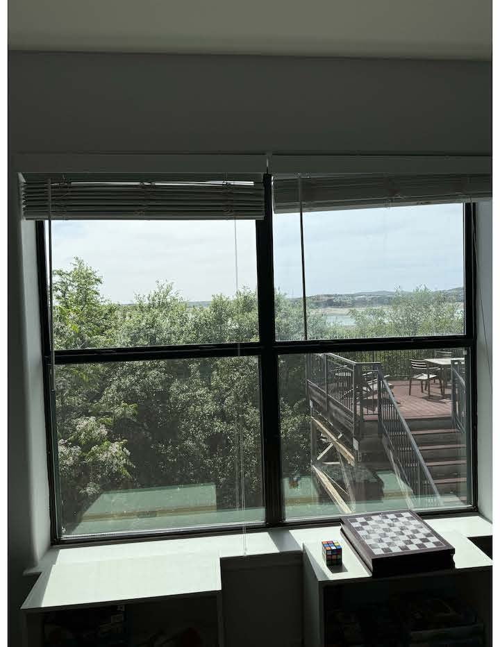 Picture of treatment room Lake Travis view